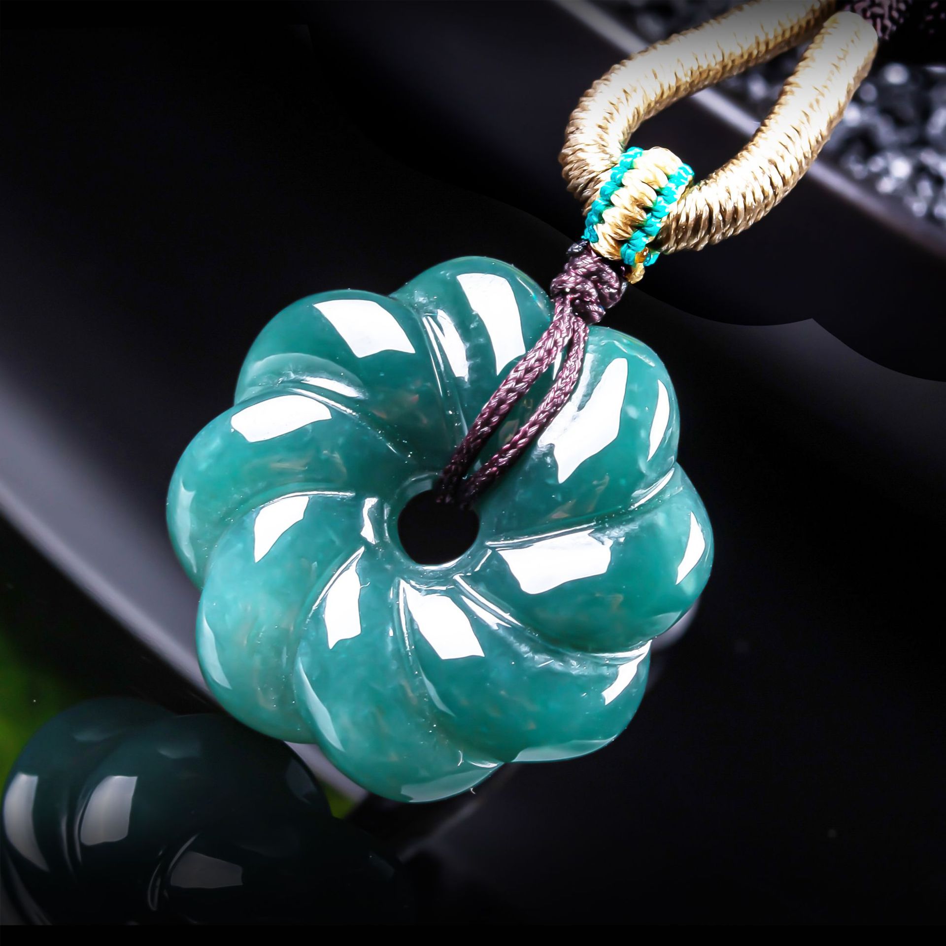 Doğal Birman Yeşim Taşı Çiçek  - Jewelry & Watches Spółka Z Ograniczoną Odpowiedzialnością Sp Z Oo incelemesi ve fiyatı